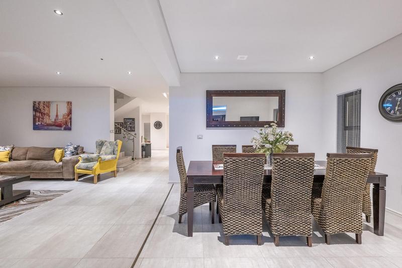 4 Bedroom Property for Sale in Kaapsig Western Cape